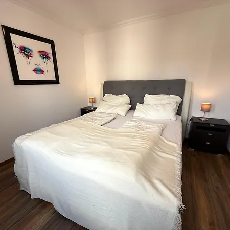 아파트 Primeloft Igel - Balkon - Zentrale Lage - Grosse Kueche - Stilvoll & Modern - Bis 6 Pers - Mit Parkplatz *