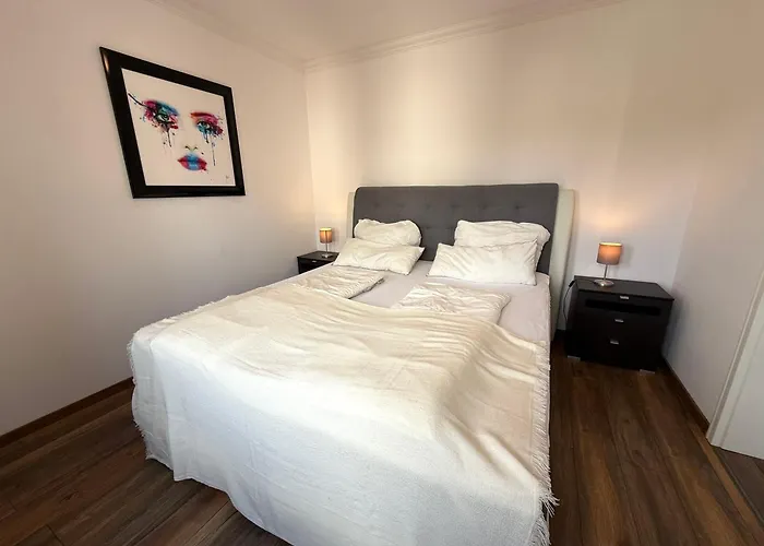 Lägenhet Primeloft Igel - Balkon - Zentrale Lage - Grosse Kueche - Stilvoll & Modern - Bis 6 Pers - Mit Parkplatz *